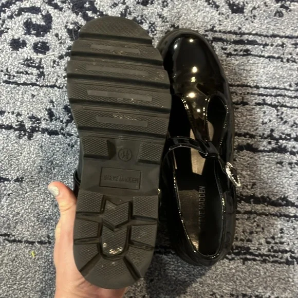 Girls Steve Madden Mary Jane Patten Leather Shoes | Size 4.5 - Picture 4 of 4